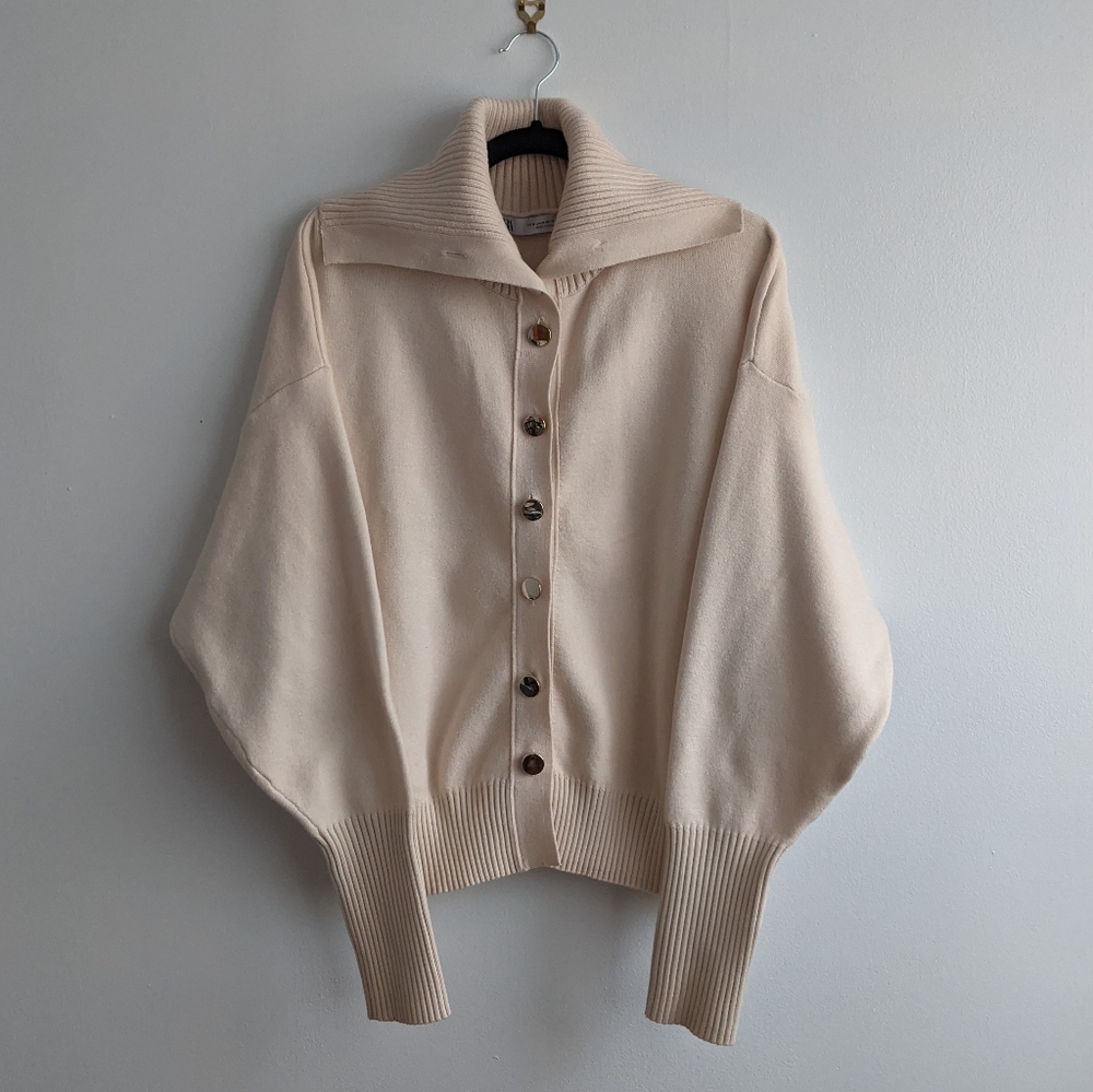 BEIGE KNIT CARDIGAN W/ BUTTONS